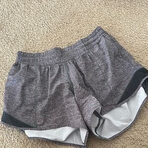 lululemon Gray hotty hot 4 in shorts 6